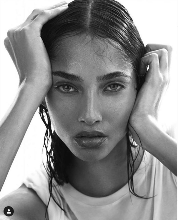 来自荷兰的雅思敏2014年在精英模特大赛上初露面,并且进入了决赛,随后