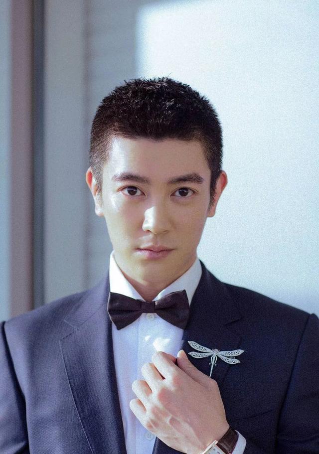 推掉工作照顾怀孕妻子,把儿子养成暖男,他才是正能量偶像的代表