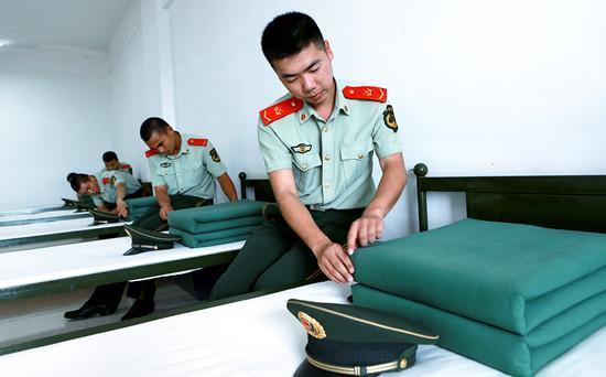 军人为什么要把被子叠成豆腐块?