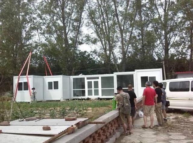 53岁大叔买不起房,不得已用6个集装箱,造了个200平的豪宅