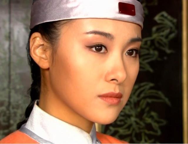 她曾是一代女神,却在33岁嫁给爱新觉罗后代,如今已淡出娱乐圈|沈傲君