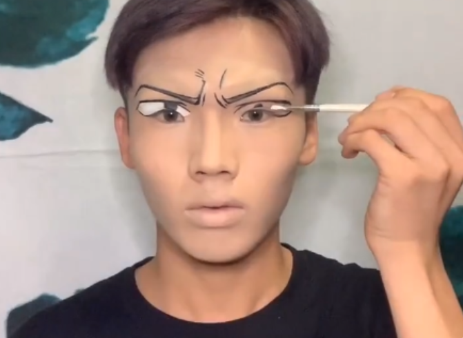 小哥仿妆鸣人和索隆,开始觉得底子不好,最后感叹:动画里出来?