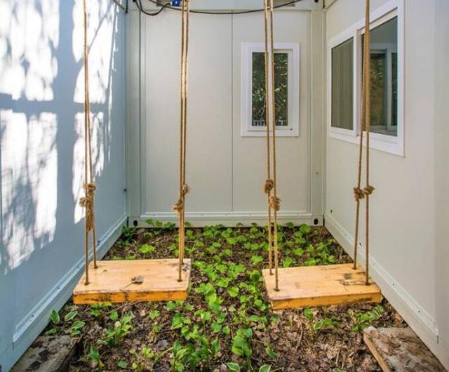 53岁大叔买不起房,不得已用6个集装箱,造了个200平的豪宅