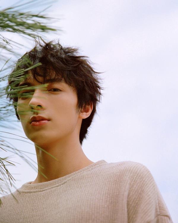 曹峻祥晒日常帅照,嘟嘴卖萌超可爱,不愧是夷陵老祖的头号粉丝