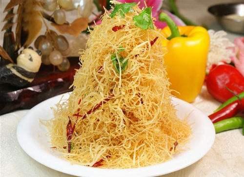 正确油炸土豆丝的方法,不黑不糊不回软哟!附送用土豆丝做的凉菜