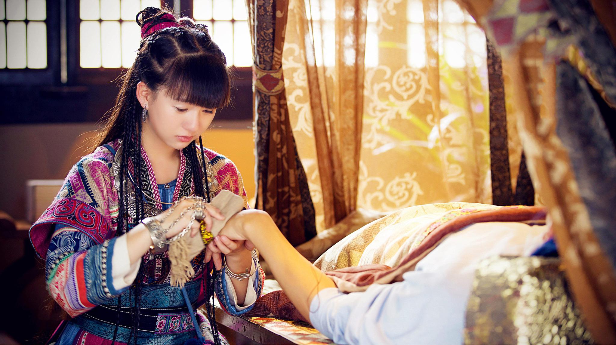 郑元畅饰演龙幽,小彩旗饰演小蛮,金晨饰演凌音和凌波,今天要说的就是