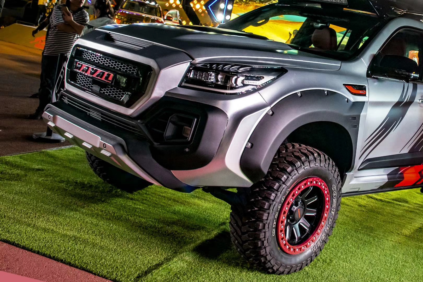 装备凶悍越野套件 哈弗h9·罗伦士改装版正式发布