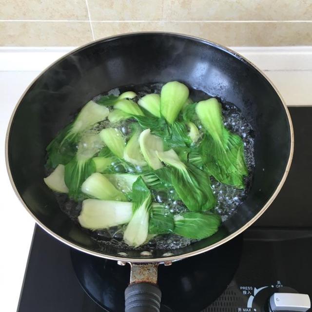 水煮小油菜简单水煮菜带来健康美味