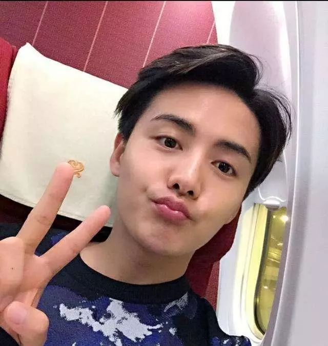 陈伟霆反差大,李易峰成男版金鱼嘴