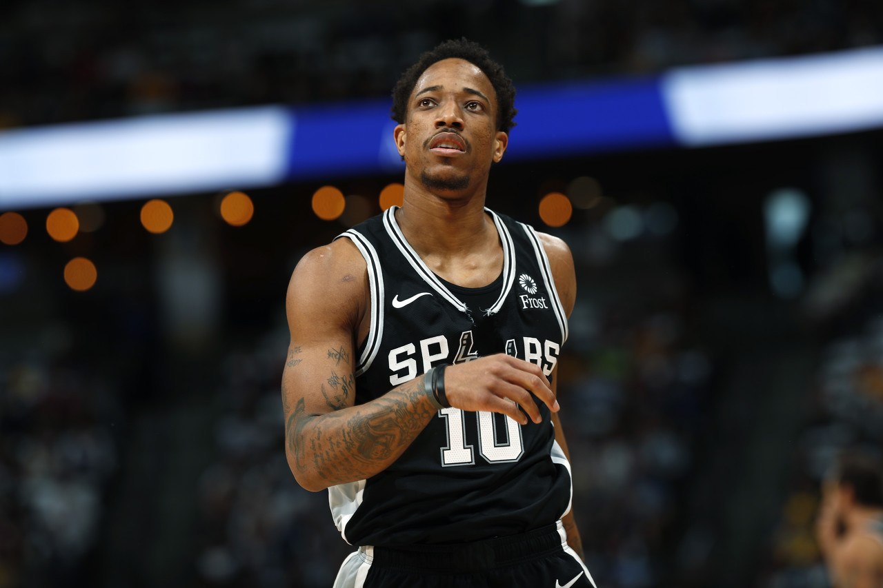 shams:马刺与德罗赞正商讨提前续约 西亚卡姆寻求顶薪续约