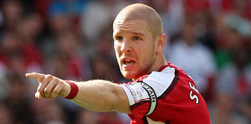 森德罗斯曾被温格重点培养的后卫却遭德罗巴多次碾压