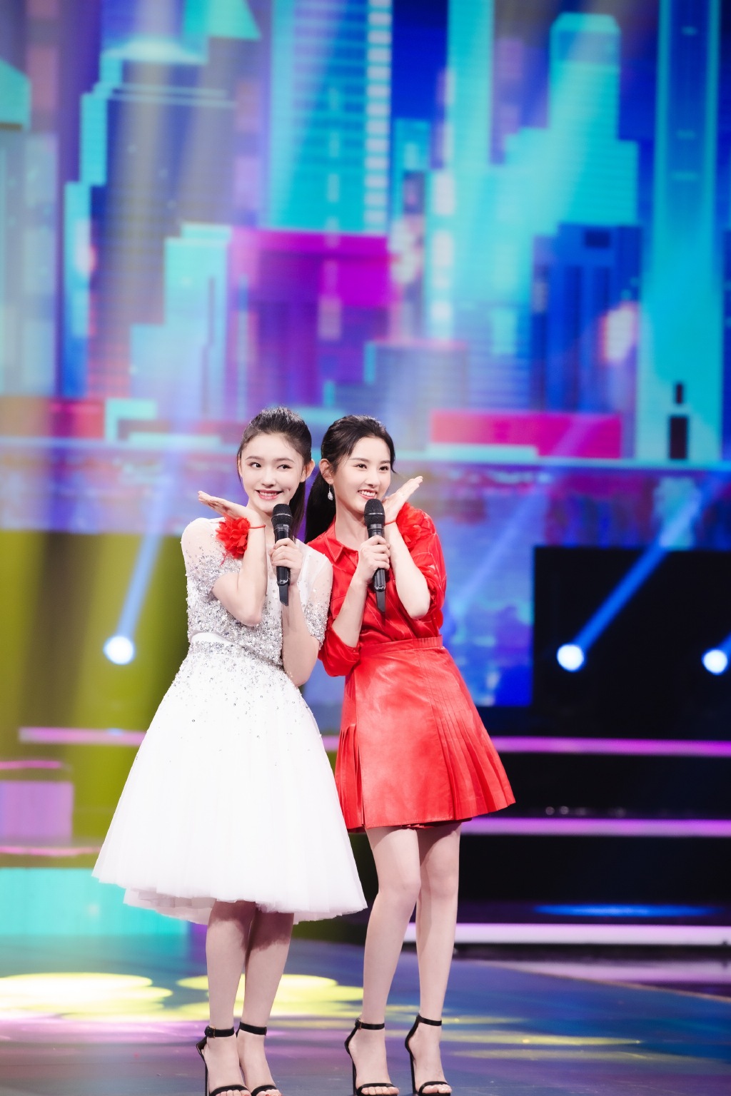 央视这场晚会上,肖战,林允等年轻明星的表演各有值得吐槽的地方