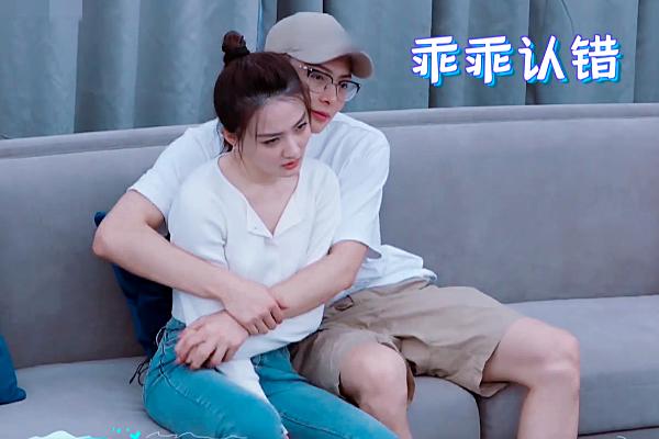 有种"绅士腿"叫张铭恩,抱完徐璐放下时,一个小动作超贴心