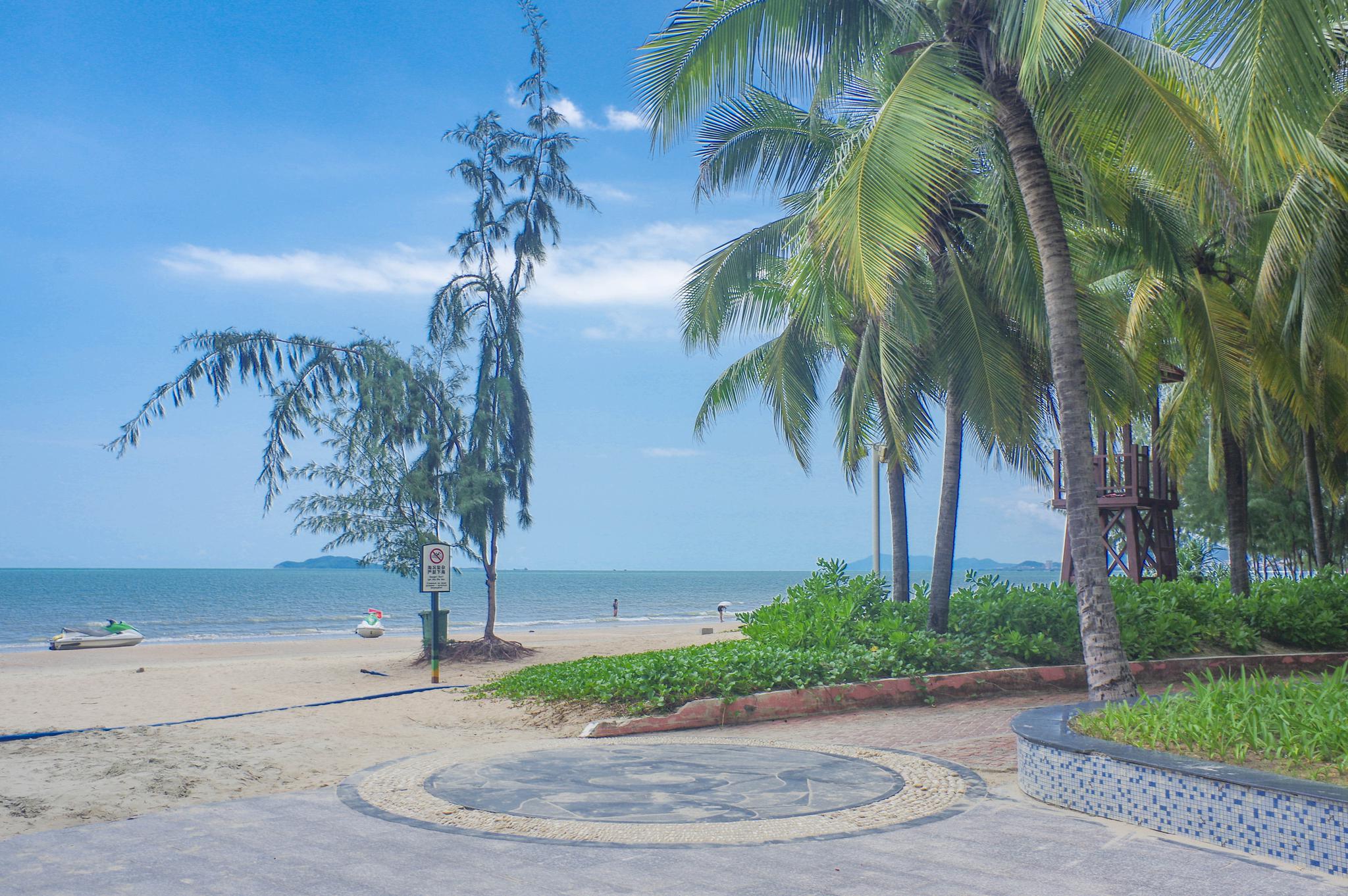 海南小众沙滩,海水清澈见底,现成三亚旅游必打卡景点,不收门票