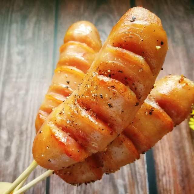 炸香笋肉肠,色泽诱人,黑胡椒味儿浓郁
