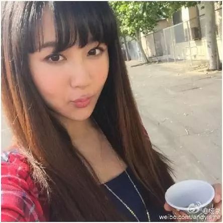 杨紫10年自拍史,18岁清新可爱,现在是满屏时尚感