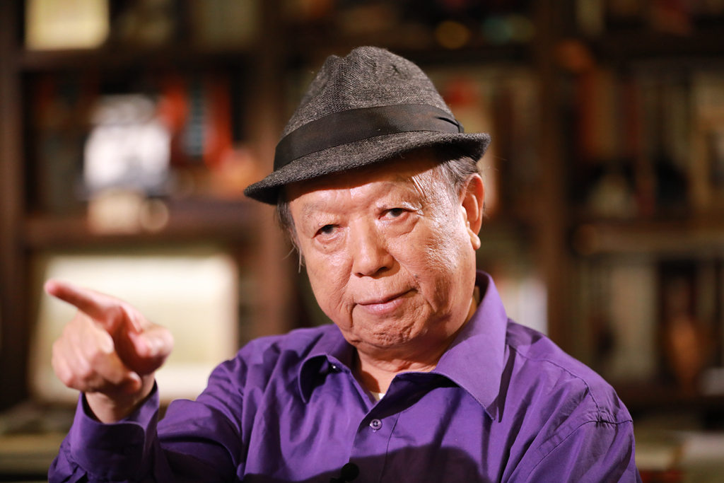 跟随《足迹》的故事,跨越历史的长河,探寻幕后的"花样年华"