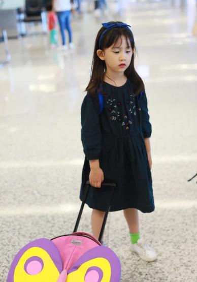 黄多多十三岁化妆染发没少女清新被妹妹秒杀,黄磊式教育再惹争议