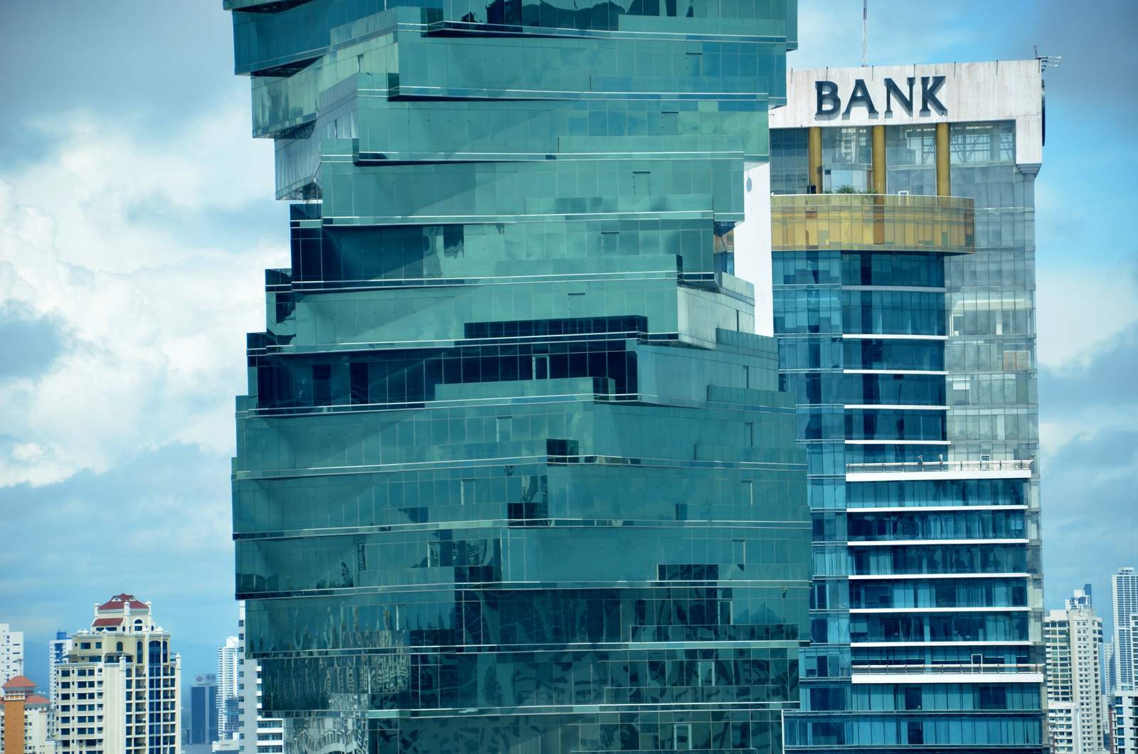 全球最扭曲摩天大楼:243米高还要旋转315度,预算却仅5000万美元