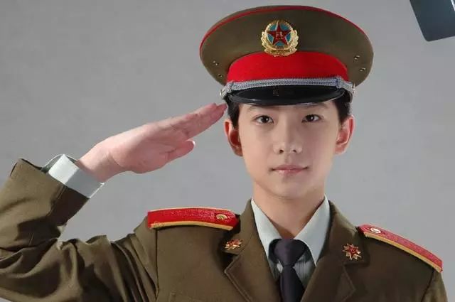 7位当过兵的男星军装旧照,钱枫气宇轩昂,杨洋颜值出众!