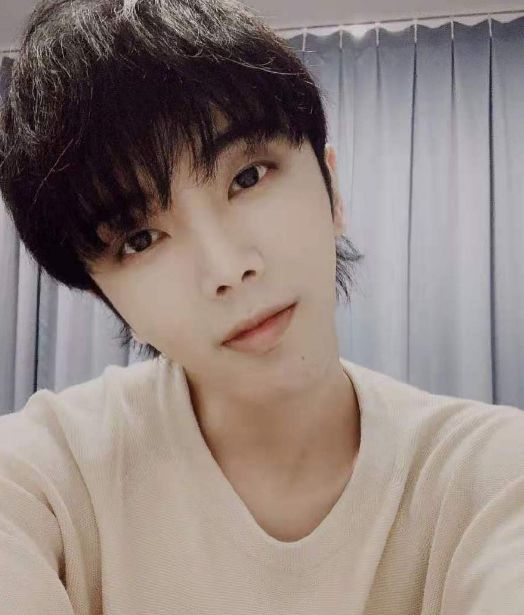 难怪华晨宇不愿意撩刘海当他露出额头那刻真爱粉全坐不住了