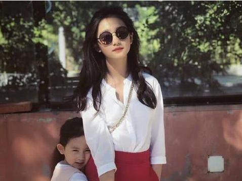 黄多多十三岁化妆染发没少女清新被妹妹秒杀,黄磊式教育再惹争议