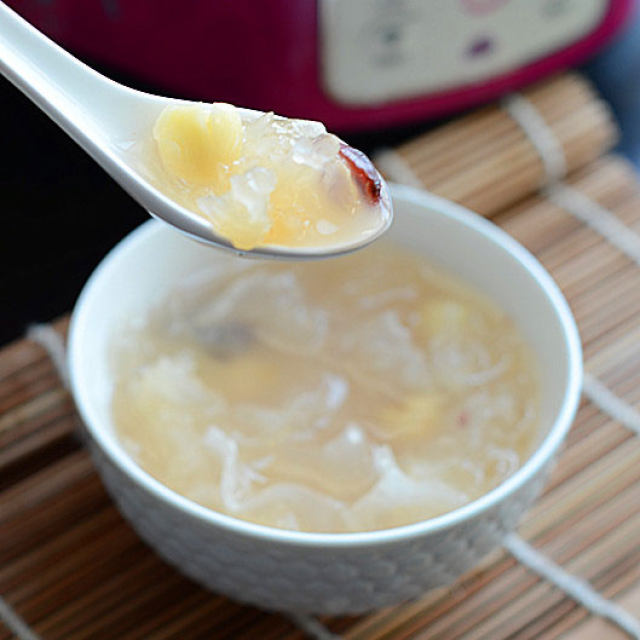 冰糖银耳莲子羹的做法,清口又清肠,还能喝出好气色