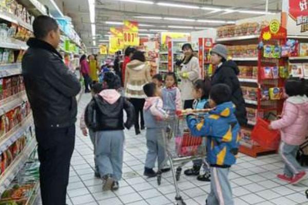 德国人首次中国游，逛完超市结账疑惑：当地人购物免费？