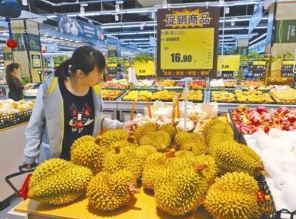 中国人来泰国购物,硬着头皮买了一个榴莲,结账时:你确定?