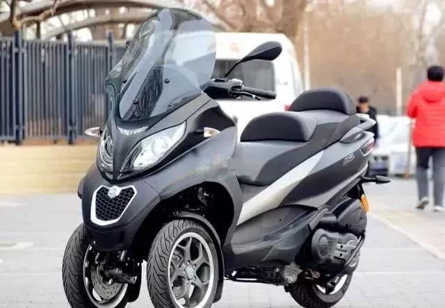 比亚乔豪华倒三轮,38马力水冷,abs asr大座桶,平稳如汽车