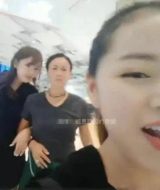那英早期微博太真实了,直肠子没心眼,仿佛看到了自己的QQ空间