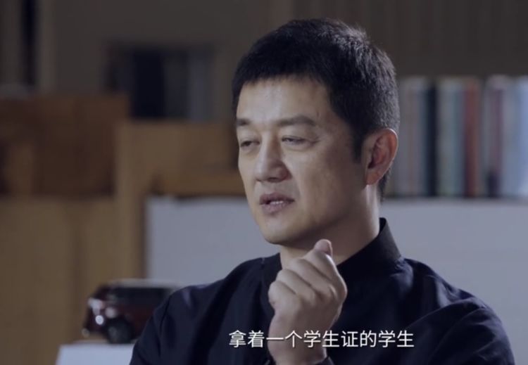 李亚鹏登台清唱歌曲声音醇厚,难怪能迎娶王菲,俘获新女友芳心