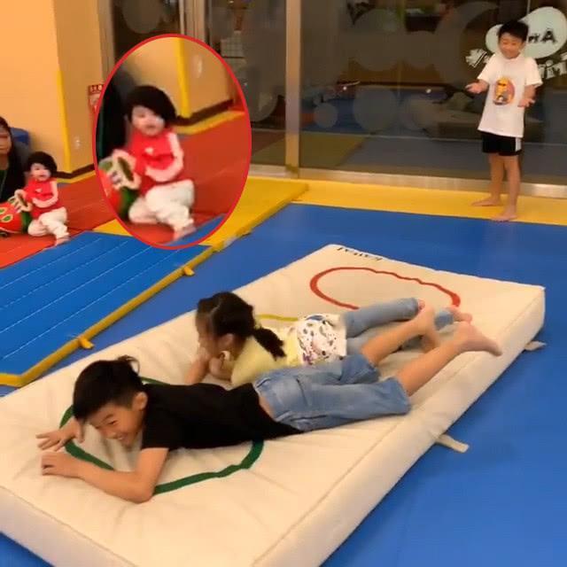 谢霆锋大儿子公开指责爸爸配不上张柏芝,父爱缺席的后果终于显现