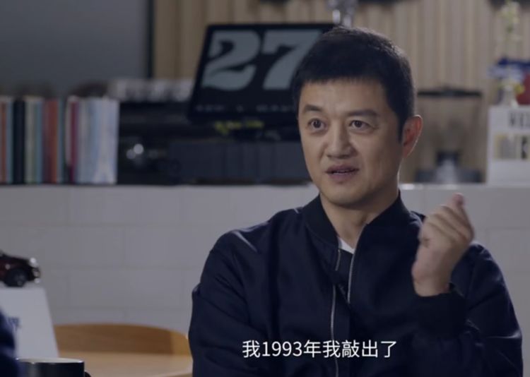 李亚鹏登台清唱歌曲声音醇厚,难怪能迎娶王菲,俘获新女友芳心