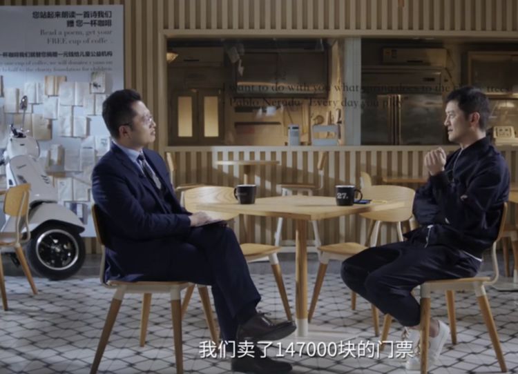 李亚鹏登台清唱歌曲声音醇厚,难怪能迎娶王菲,俘获新女友芳心