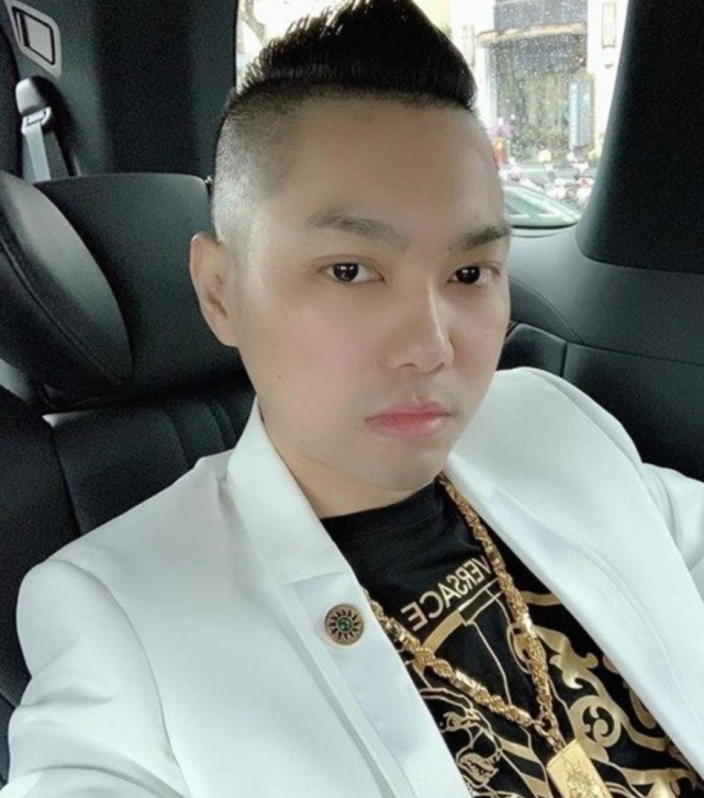 直播天王开包养条件每月2.3万,富家千金女模回应:我想自己赚!