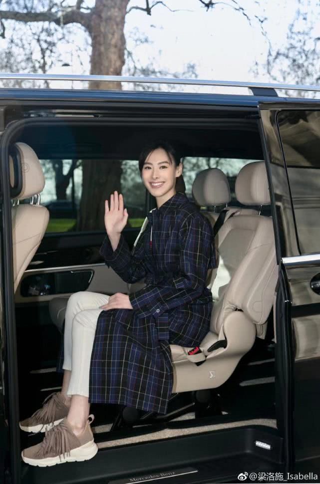 梁洛施自曝暴瘦原因,她为李嘉诚生了三个孙子,却仍然有养家压力