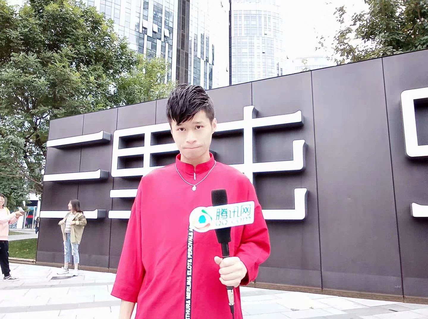 爱国香港艺人陈嘉俊北京旅行走起一起为祖国庆生