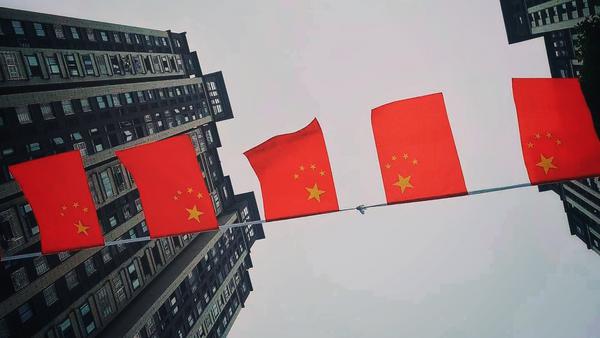 "佛山蓝"遇上"国旗红",这就是最美的颜色