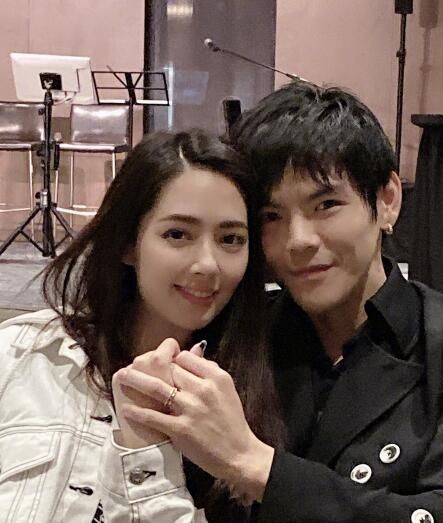 向佐婚后大变样,蜜月第一天吓哭郭碧婷,向太回应:都是编的