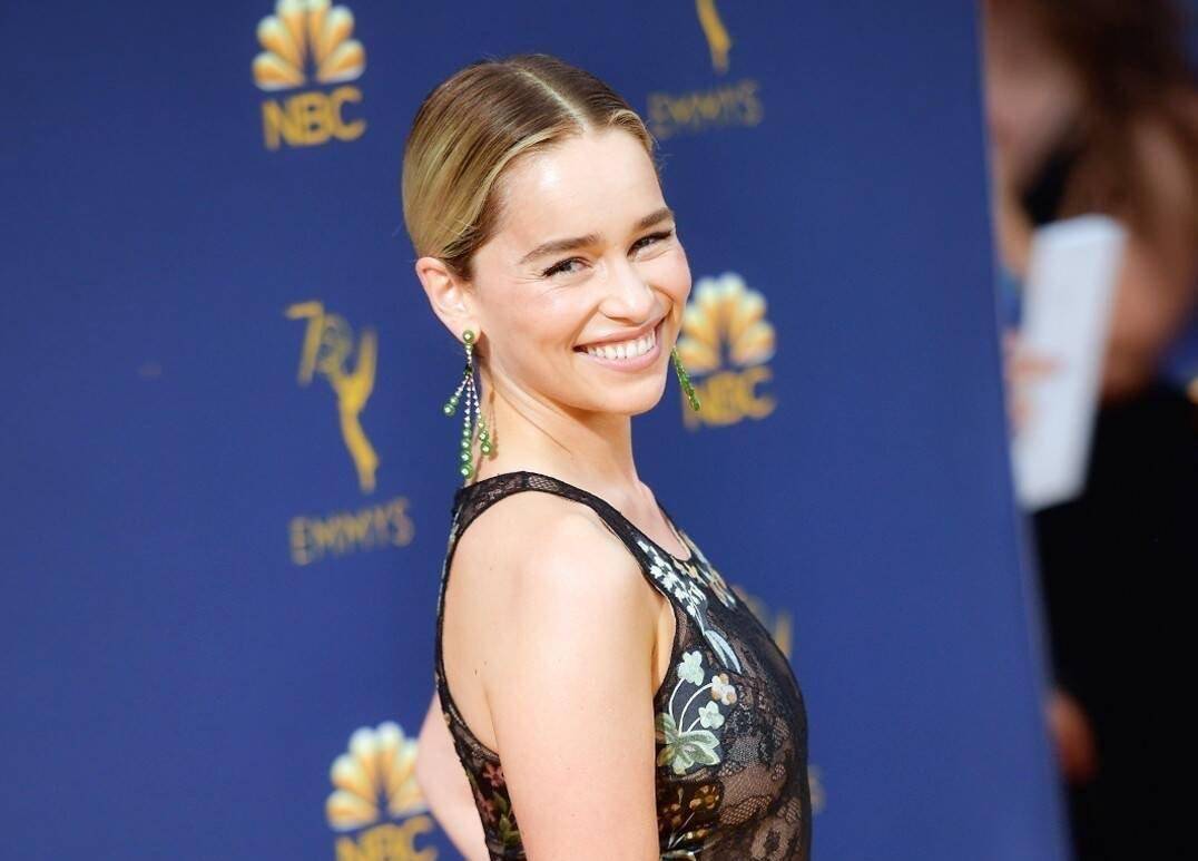 艾米莉亚·克拉克22岁的时候从伦敦戏剧中心毕业,23岁她参加了奇幻剧