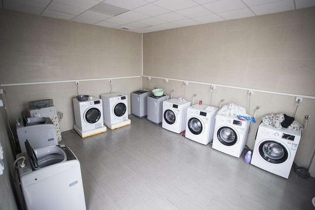 日本遍地都是公共洗衣房，多达1.8万家，难道家里没有洗衣机？