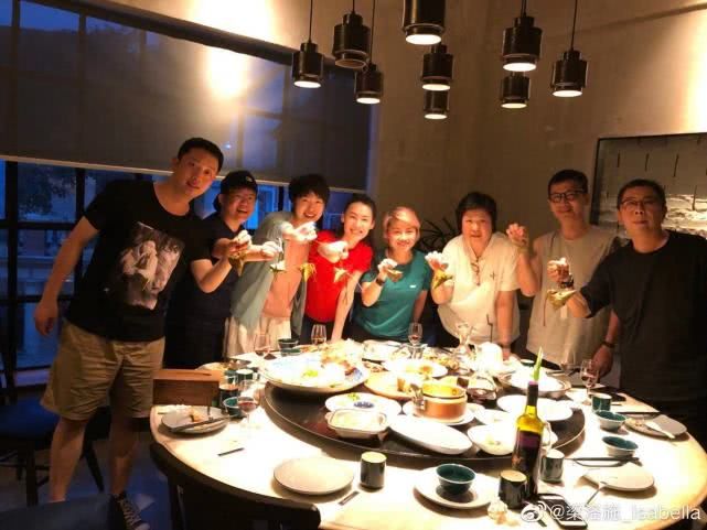 梁洛施自曝暴瘦原因,她为李嘉诚生了三个孙子,却仍然有养家压力