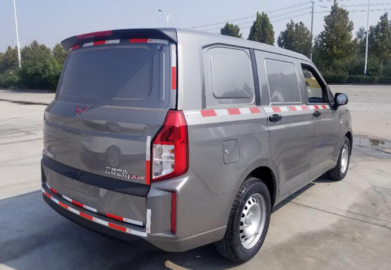 五菱宏光plus封窗版实车,拉货不怕被查了
