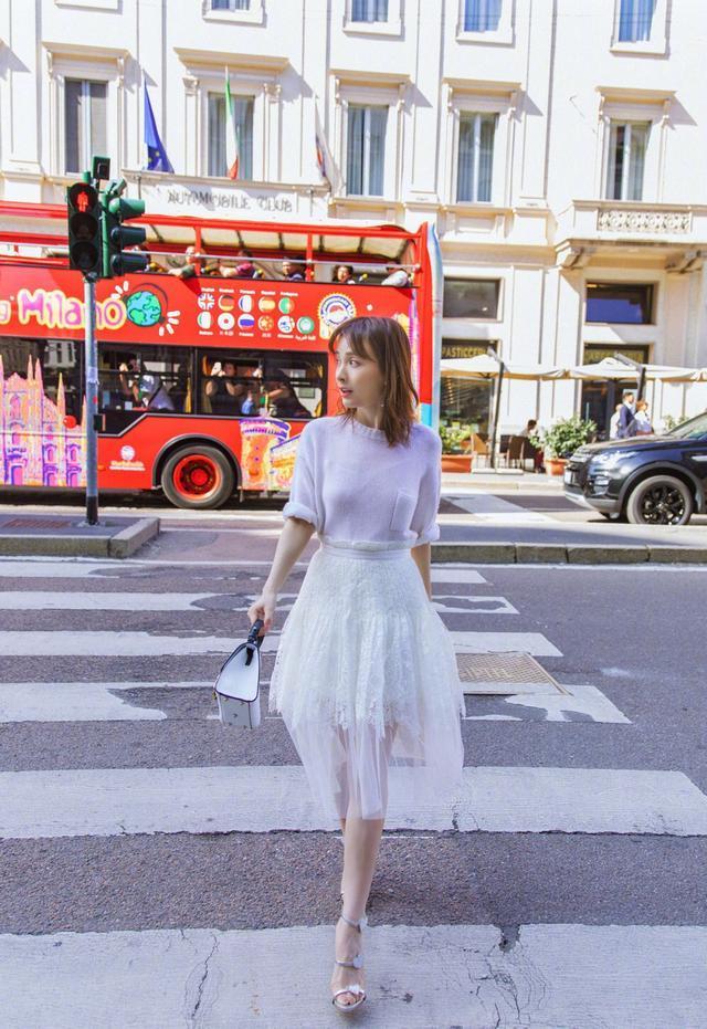 吴昕美得不似36岁,时装周多套造型,难得这么高调