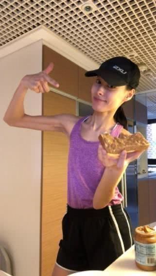 梁洛施自曝暴瘦原因,她为李嘉诚生了三个孙子,却仍然有养家压力