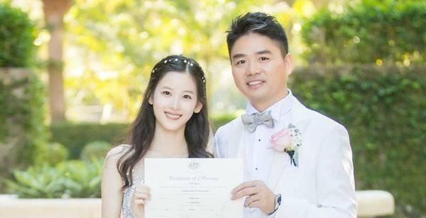 章泽天素颜照曝光,好像邻家小姑娘,离开刘强东可以过得更好