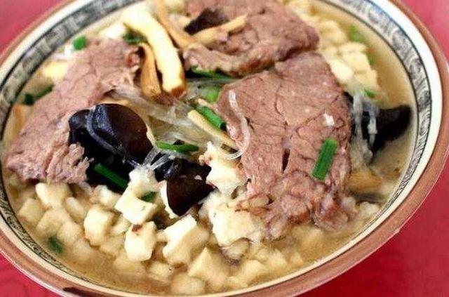 羊肉泡馍的正确做法,美味羊肉泡馍,肉烂汤浓,省下万元学费