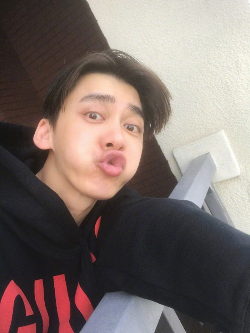 李易峰生图自拍太燃了看到金鱼嘴的那一刻迷妹好想亲亲