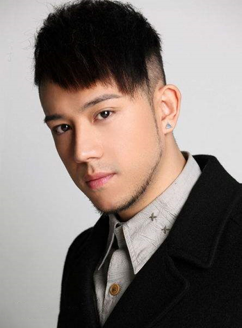 张致恒形象"破产"!脚踏五船难翻身,昔日光环不在竟成酒店散工